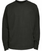 Oversize cut on sleeve long sleeve